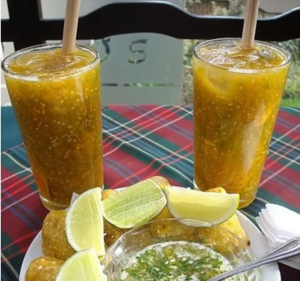 Glasses of champús accompanied by lemon-Cali culture